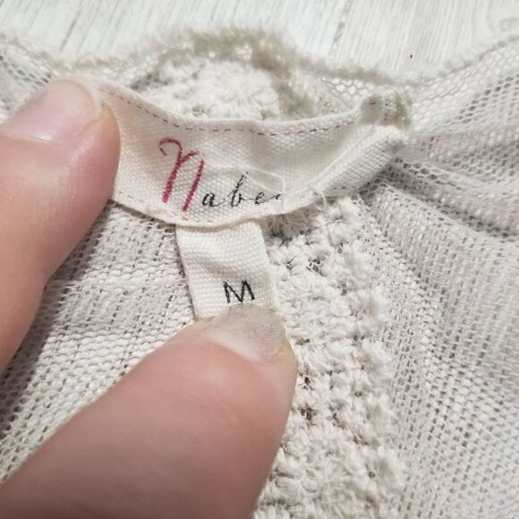 Nabee sleeveless blouse with sheer design - Picture 3 of 5